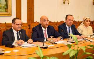 نائب وزير الخارجية للتعاون الدولي تجتمع مع الرئيس التنفيذي لجهاز تنمية المشروعات لبحث سبل التوسع في دعم قطاع المشروعات المتوسطة والصغيرة ومتناهية الصغر وريادة الأعمال