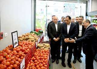 رئيس الوزراء يتفقد فرع منفذ ”كاري أون” بمصر الجديدة