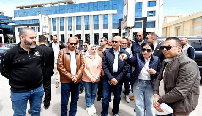 وزيرة الإسكان تتفقد أعمال تطوير ورفع كفاءة المحور المركزي الموازي وتشدد على ضرورة الالتزام بالجداول الزمنية المحددة والتنفيذ وفق أعلى معايير الجودة