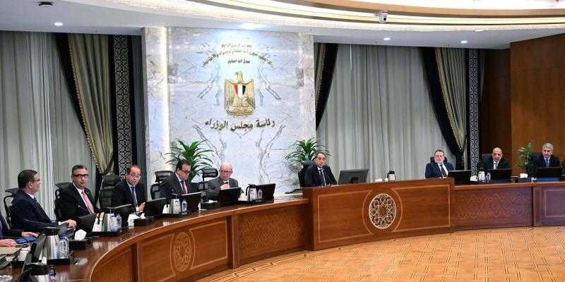 ” لجنة إدارة الأزمات ”  توصي بتعليق العمل بقرارات الإغلاق الخاصة بالمحال العامة والمراكز التجارية والمطاعم والكافتيريات خلال أسبوع أعياد المواطنين الاقباط