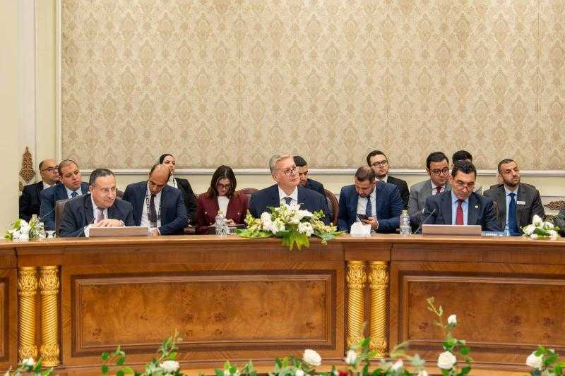 وزراء البترول والثروة المعدنية والتعليم العالي والبحث العلمي والشباب والرياضة يعقدون مائدة مستديرة لتمكين وتأهيل الكفاءات الشابة بقطاع الطاقة