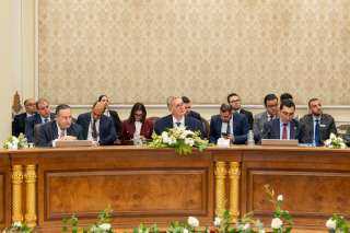 وزراء البترول والثروة المعدنية والتعليم العالي والبحث العلمي والشباب والرياضة يعقدون مائدة مستديرة لتمكين وتأهيل الكفاءات الشابة بقطاع الطاقة