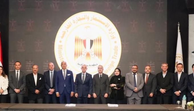 وزير الاستثمار يشهد اتفاقية تسوية بين المساهمين الرئيسيين في شركة مصر إيطاليا القابضة التي تمتلك محفظة استثمارية تتجاوز 100 مليار جنيه
