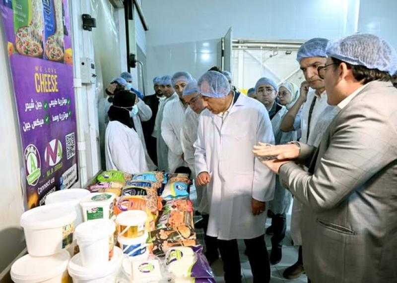 في أثناء زيارته اليوم للمنطقة الاستثمارية بمدينة بنها:رئيس الوزراء يتفقد مصنع ”غازي لاند” لتصنيع منتجات الألبان