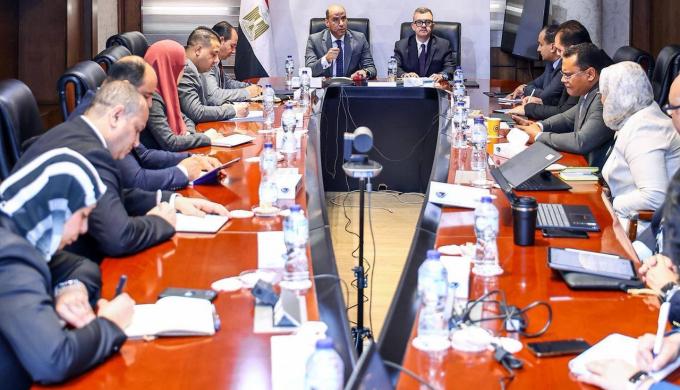 ” رستم ” :  نستهدف مواءمة السياسات الاقتصادية مع سياسات سوق العمل وتوجيه الاستثمارات العامة للقطاعات الأكثر إنتاجية