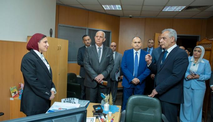 وزير الدولة للإنتاج الحربي يتابع منظومات العمل الرقمية وتأمين الشبكات خلال تفقده لشركة تويا تكنولوجي..