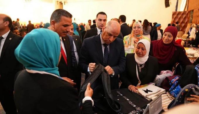 وزير العمل يشهد ثمار مراكز التدريب المهني وتأهيل الشباب لسوق العمل ..ويشيد بجودة ”المنتجات”