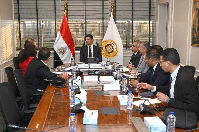 وزير الصناعة يبحث مع شركة كوكاكولا هيلينك مصر الخطط التوسعية للشركة بالسوق المصري خلال المرحلة المقبلة