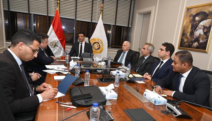 وزير الصناعة يبحث مع وفد شركة إيچيبت آمون للأمونيا الخضراء مشروعًا جديداً باستثمارات 5 مليارات دولار