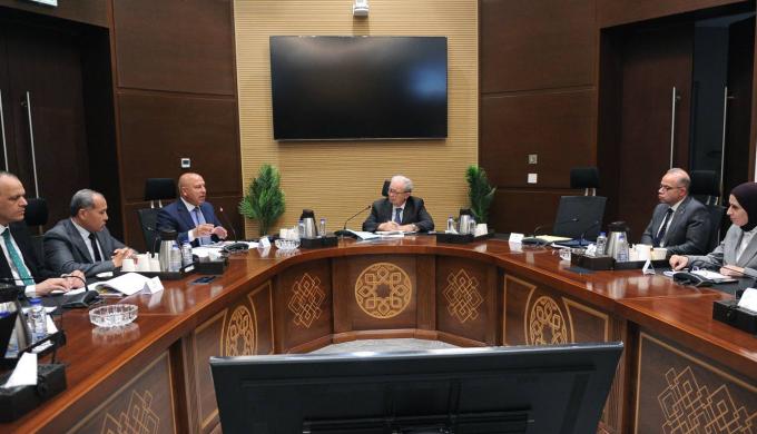 نائب رئيس الوزراء للشؤون الاقتصادية يستعرض مع وزير النقل موقف مشروع شبكة القطار الكهربائي السريع