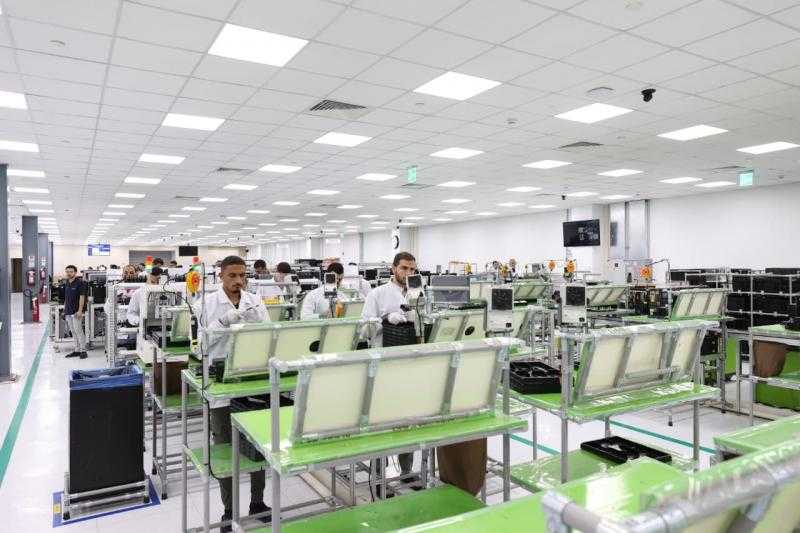 ” الاتصالات ” : استثمارات 100 مليون دولار وطاقة إنتاجية 6 ملايين وحدة سنويًا لمصنع سامسونج في بني سويف