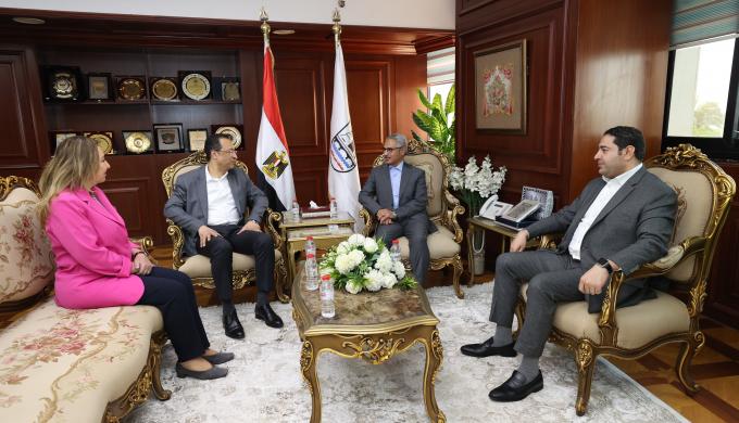 وزير الاتصالات يبحث مع محافظ بني سويف تعزيز التعاون لتسريع التحول الرقمي وتنمية القدرات الرقمية