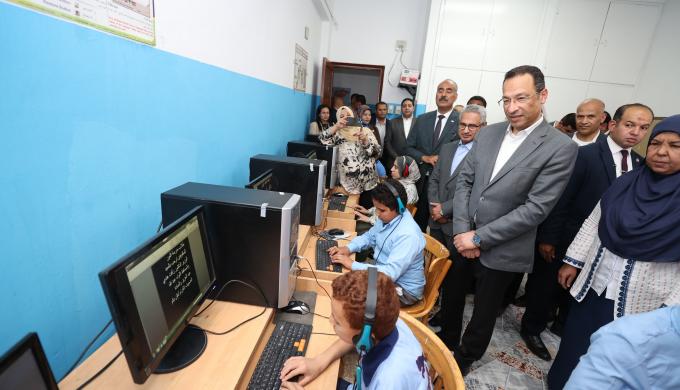وزير الاتصالات : دعم تكنولوجي لمدرسة النور للمكفوفين ببني سويف.. وتوجيه بسرعة توصيل الإنترنت