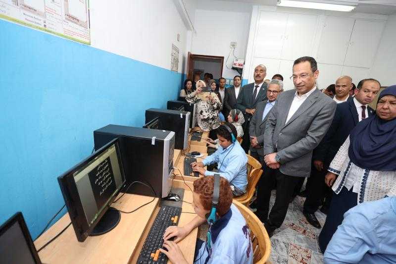 وزير الاتصالات : دعم تكنولوجي لمدرسة النور للمكفوفين ببني سويف.. وتوجيه بسرعة توصيل الإنترنت