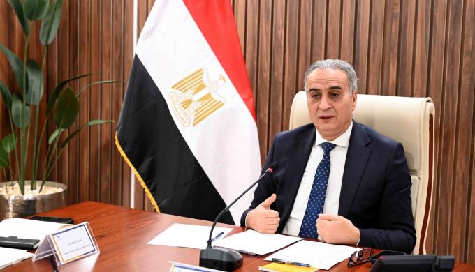 جهاز حماية المستهلك بمحافظة الشرقية  يضبط مخزنًا غير مُرخص  لإعادة تعبئة زيت وخل  الطعام  من مواد وخامات مجهولة