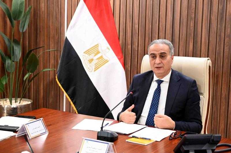 جهاز حماية المستهلك بمحافظة الشرقية  يضبط مخزنًا غير مُرخص  لإعادة تعبئة زيت وخل  الطعام  من مواد وخامات مجهولة