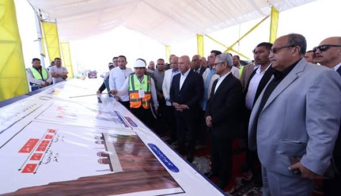 وزير النقل يشهد التشغيل التجريبي للمرحلة الأولى من محور الفشن التنموي ببنى سويف والمرحلتين الثانية والثالثة من محور ديروط التنموي بأسيوط) وفتحهم أمام حركة المرور