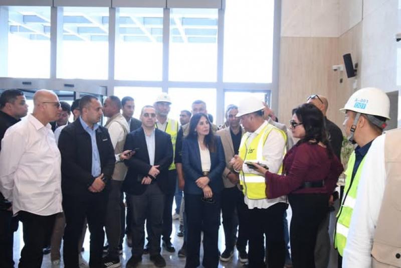 وزيرة الأسكان تتفقد ابراج الداون تاون بالعلمين