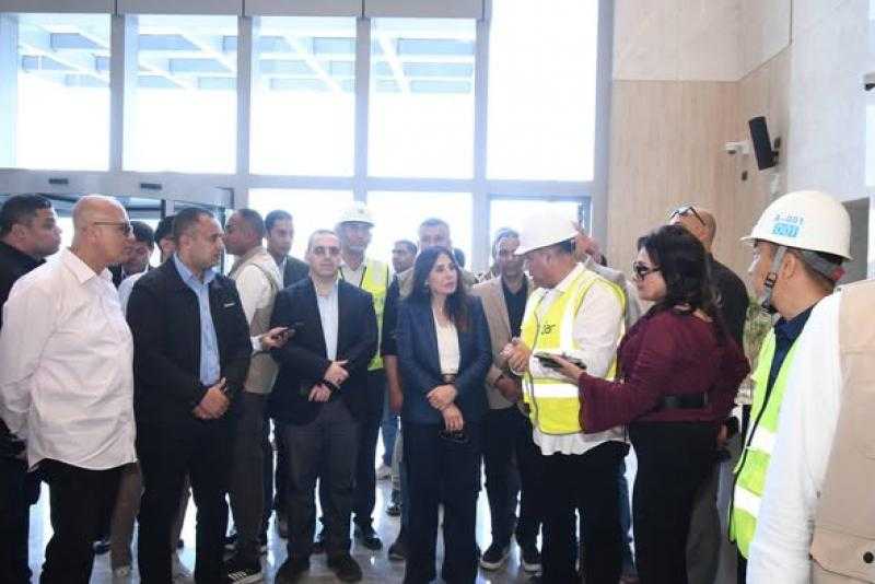 وزيرة الإسكان تتفقد أبراج الداون تاون والحي اللاتيني ومركز المؤتمرات والمعارض بمدينة العلمين الجديدة