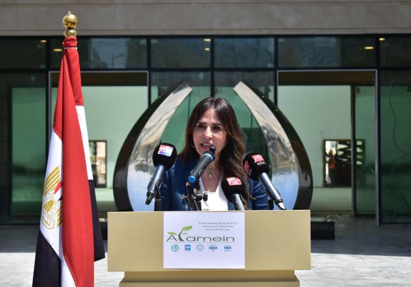 وزيرة الأسكان خلال المؤتمر الصحفي