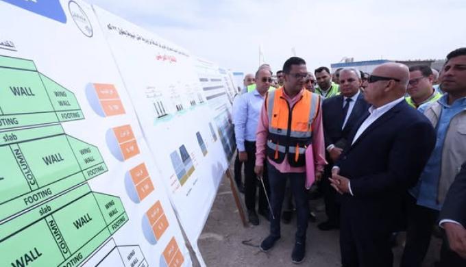 كامل الوزير يتفقد مواقع العمل بمشروع تطوير طريق الصعيد الصحراوي الغربي بطول 1226 كم، في المسافة من ديروط حتى أسيوط بطول 72 كم ومعدلات تنفيذ محور أبو تيج التنموي بمحافظة أسيوط