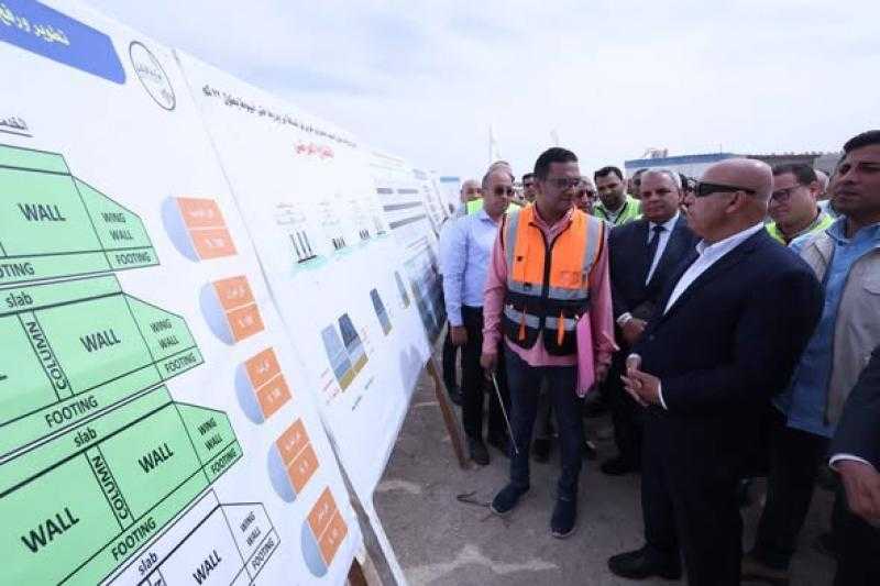 كامل الوزير يتفقد مواقع العمل بمشروع تطوير طريق الصعيد الصحراوي الغربي بطول 1226 كم، في المسافة من ديروط حتى أسيوط بطول 72 كم ومعدلات تنفيذ محور أبو تيج التنموي بمحافظة أسيوط