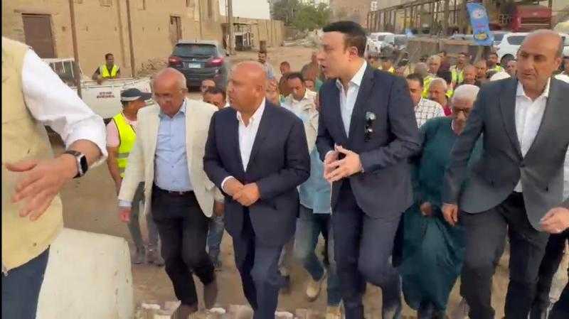 كامل الوزير يتفقد محور أبوتيج – ساحل سليم ويوجه بسرعة الإنجاز