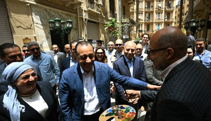 رئيس الوزراء يشهد تدشين مبادرة ”شارع الفن” بمنطقة مثلث البورصة وشارع الشريفين