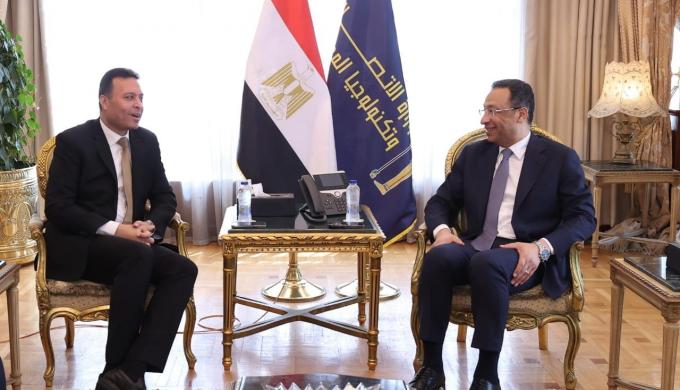 رأفت هندي يبحث مع رئيس الجهاز المركزي للتعبئة العامة والإحصاء التعاون في تنفيذ مشروع التعداد العام للسكان والإسكان والمنشآت لعام 2027