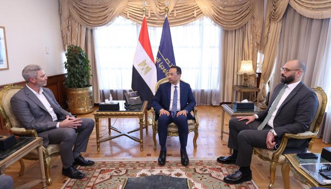 ” الاتصالات ” : مباحثات لإنشاء بنية تحتية حاسوبية متخصصة وتطوير مراكز بيانات تدعم التحول الرقمي