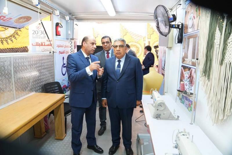 وزير العمل والمحافظ يفتتحان الوحدة