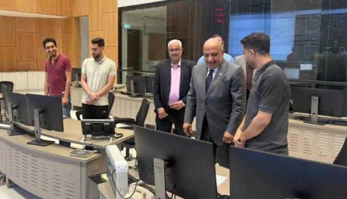 وزير الكهرباء والطاقة المتجددة يقضي أول أيام العيد مع العاملين في المركز القومي للتحكم في الطاقة