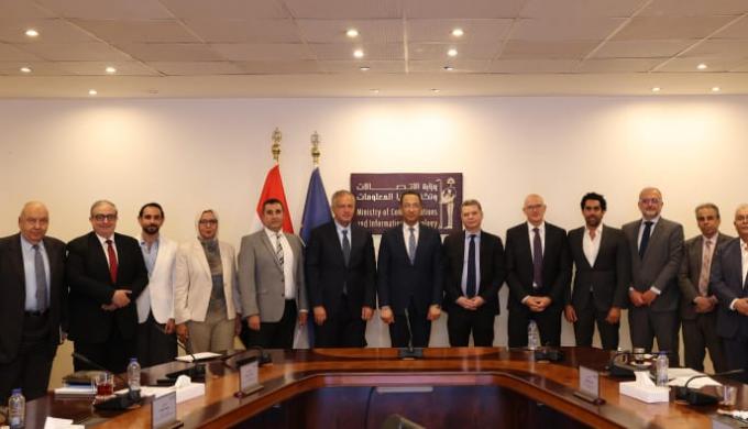وزير الاتصالات يبحث مع غرفة صناعة تكنولوجيا المعلومات والاتصالات تعزيز التعاون المشترك لدعم الشركات الناشئة والصغيرة والمتوسطة