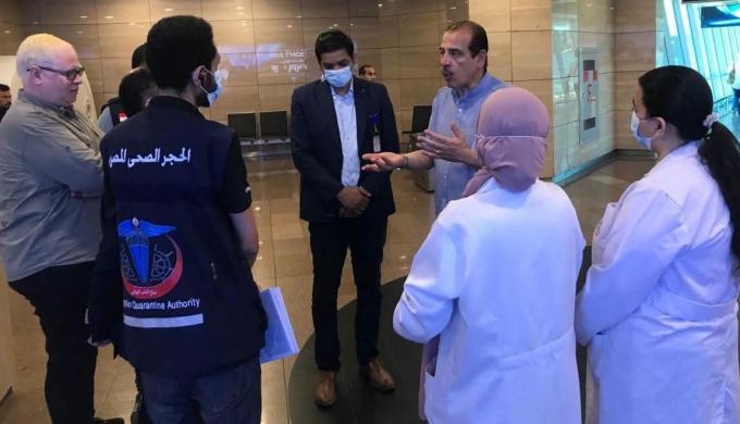 نائب وزير الصحة يتفقد الحجر الصحي بمطار القاهرة ويتابع إجراءات استقبال الحجاج والقادمين