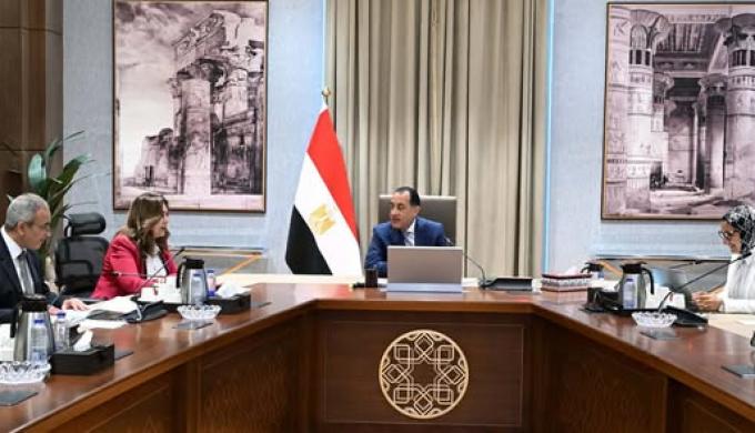 رئيس الوزراء يتابع موقف تنفيذ المشروعات الخدمية والتنموية بمحافظة الوادي الجديد