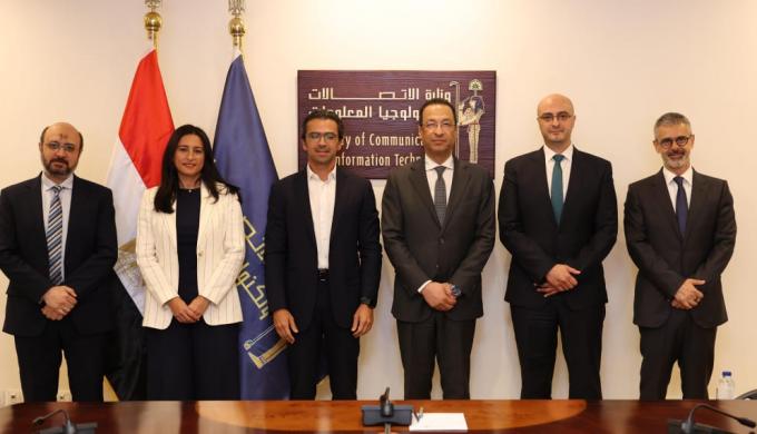 ” وزير الاتصالات ”  يشهد مراسم منح شركة حسن علام للبنية الرقمية ولحلول مراكز البيانات ترخيصًا لإنشاء وتشغيل مراكز البيانات
