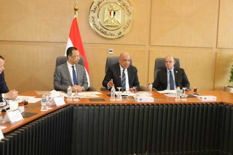 وزراء ” الكهرباء”و”الاتصالات” ”والاستثمار” يبحثون الخطوات التنفيذية لإعداد الاستراتيجية الوطنية لصناعة مراكز البيانات