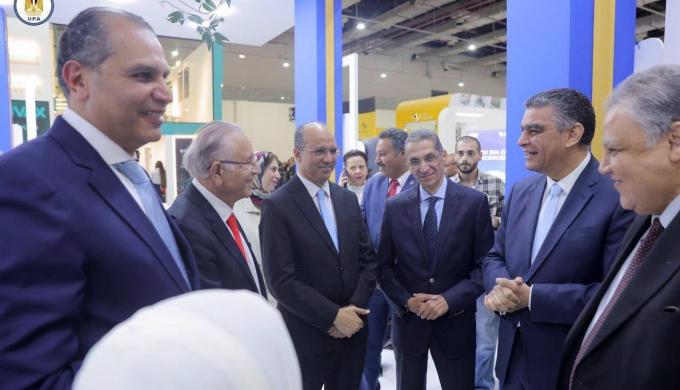 هشام ستيت يجري جولة تفقدية داخل أروقة المعرض
