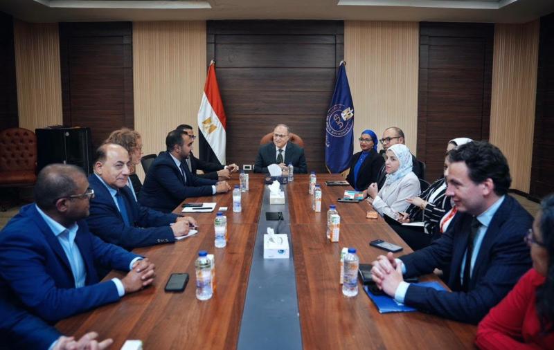 رئيس هيئة الدواء المصرية يبحث مع وفد من الشركات الدنماركية فرص التعاون والاستثمار في مجال الأجهزة والمستلزمات الطبية