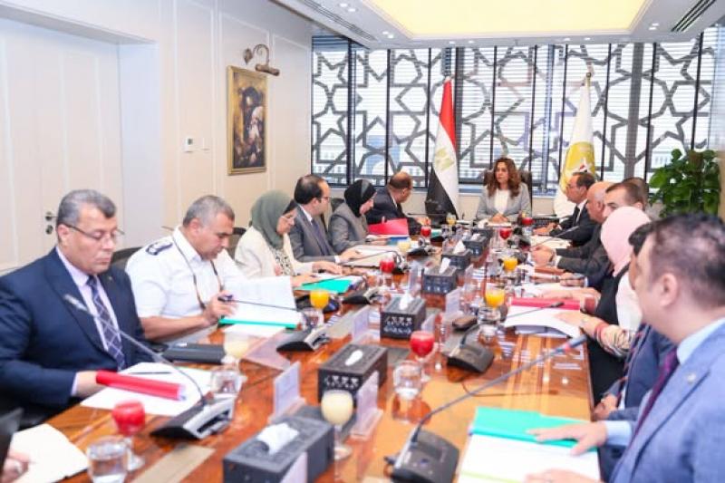 وزيرة التنمية المحلية خلال الأجتماع