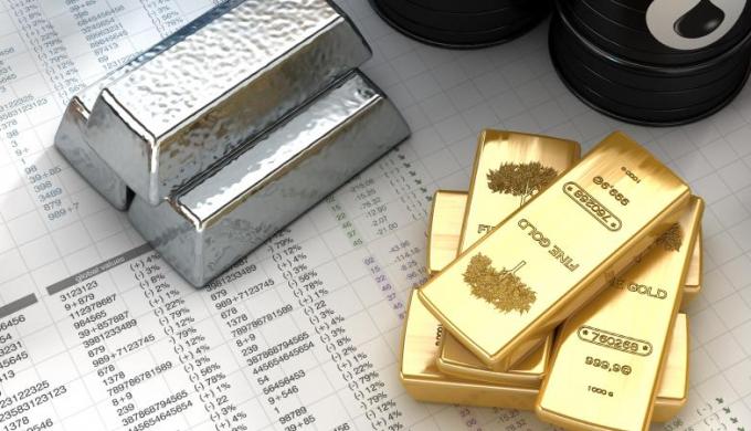 الذهب يتراجع وسط ارتفاع عوائد سندات الخزانة وأسعار النفط