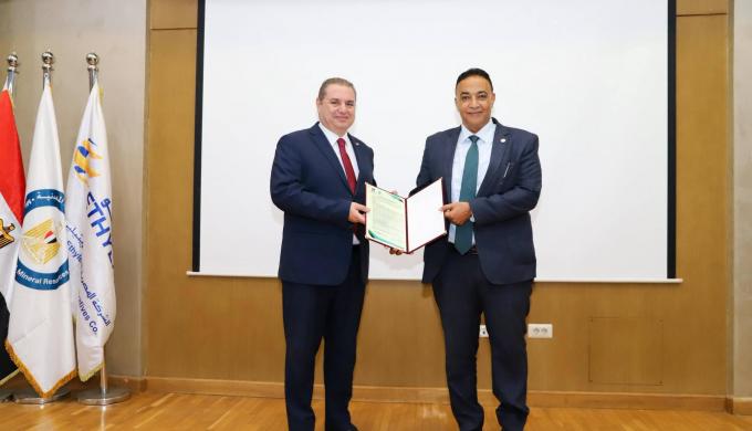 الهيئة المصرية العامة للمواصفات تمنح الشركة المصرية لإنتاج الإيثيلين ومشتقاته ”إيثيدكو” شهادة التحقق من تقرير البصمة المائية