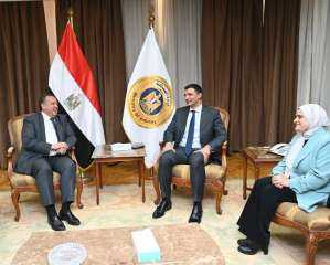 وزير الصناعة يبحث مع نقيب المهندسين آليات الاستفادة من الخبرات والكفاءات الهندسية المصرية في دعم خطط التنمية الصناعية الشاملة وتوطين الصناعة