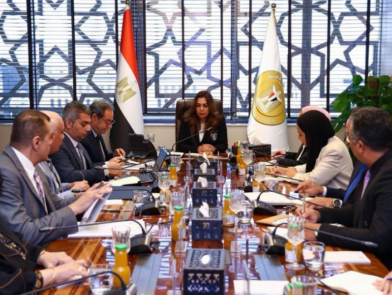 وزيرة التنمية المحلية خلال الأجتماع