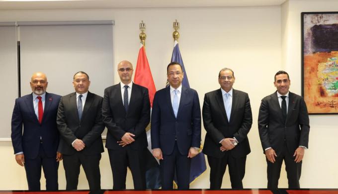 ” تنظيم الاتصالات ” يوقع ملاحق تراخيص ”شريحة الطفل” مع شركات المحمول الأربع