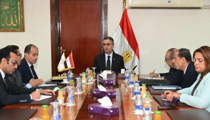 وزير التموين يترأس اجتماعًا لمتابعة إنتاج السكر وتطوير صناعته وضمان استقرار الأسواق