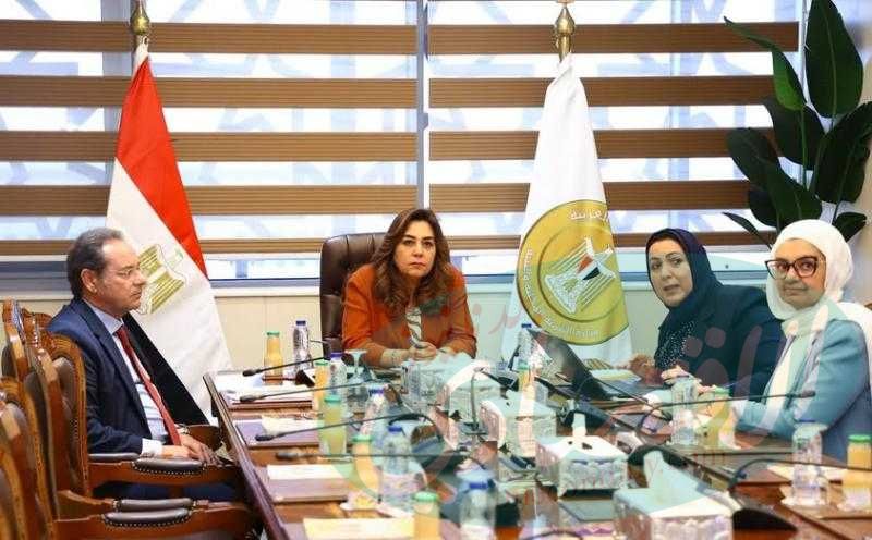 وزيرة التنمية المحلية والبيئة تناقش مخرجات مشاركة مصر في الاجتماع الأول للجنة الإقليمية لمشروع الاقتصاد الأزرق المستدام