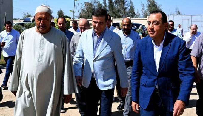 رئيس الوزراء يتفقد مزرعة ”العمار” لتنمية الثروة الحيوانية