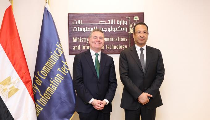 وزير الاتصالات يعزز الشراكة مع البنك الدولي لدفع التحول الرقمي والذكاء الاصطناعي في مصر