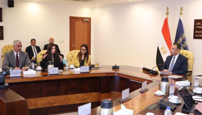 وزير الاتصالات : نستهدف الوصول إلى إنتاج  30 مليون هاتف سنويًا في 2028 وزيادة المكون المحلي إلى 45%